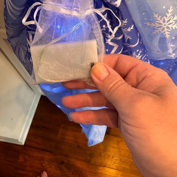 ELSA DRESS - Light Up Ice Queen Costume For Girl - Picture 4 of 4